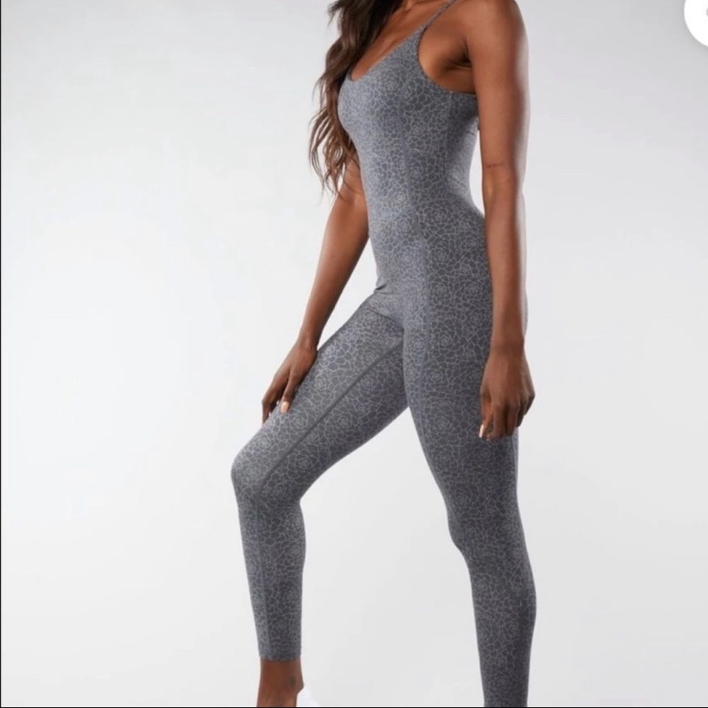 Buff Bunny Vine Bodysuit Onesie Eden Print Grey XL Rose printed pattern